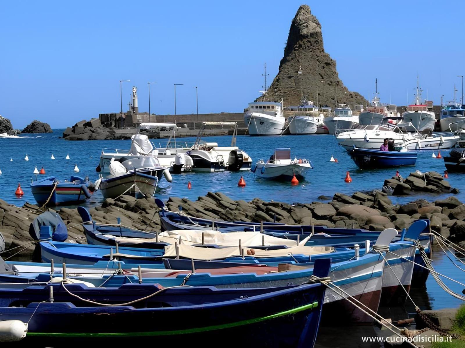 Lavika - Luxury Holiday Home Aci Trezza Esterno foto